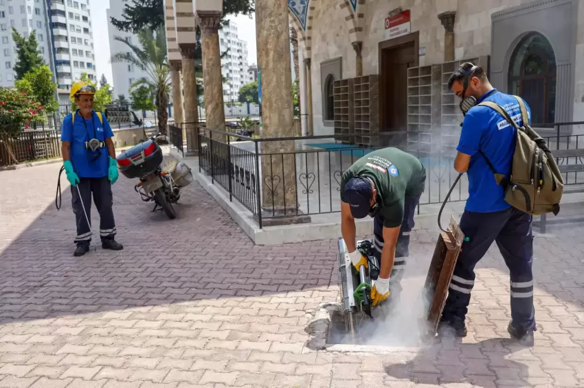 Antalyada toplu kullanım alanlarına ilaçlama çalışması