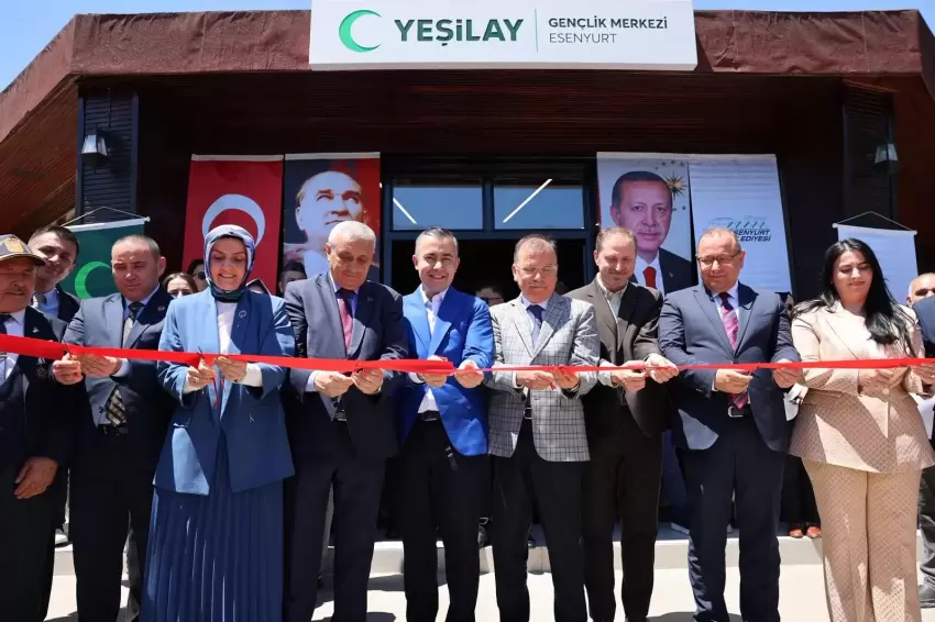 İstanbulun ikinci Yeşilay Gençlik Merkezi Esenyurtta açıldı