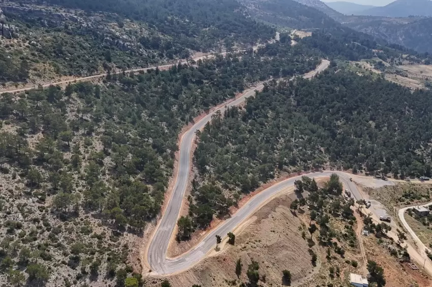 Mersin Büyükşehir, Gülnarda 5 mahallenin yolunu genişletti