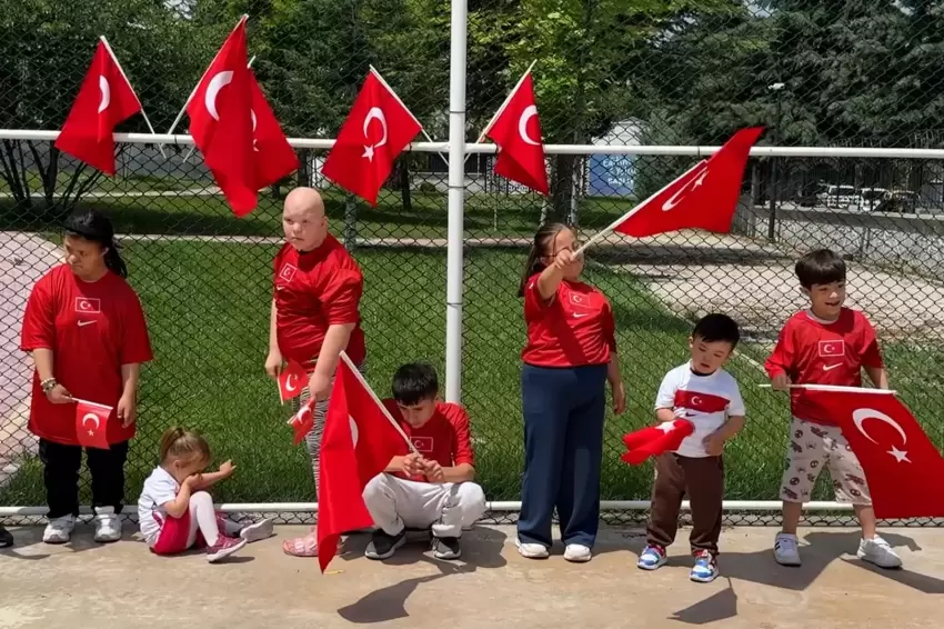 Özel yüreklerinden Milli Takıma destek