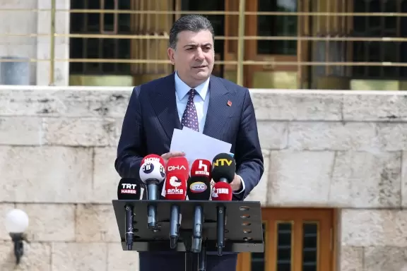 CHPde yeni kriz Zeynel Emre, PMnin düştüğünü savundu