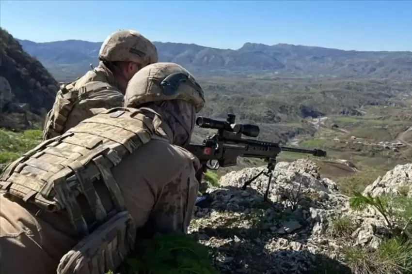 Son bir haftada 4 PKKlı terörist teslim oldu, hudutlarda 298 kişi yakalandı