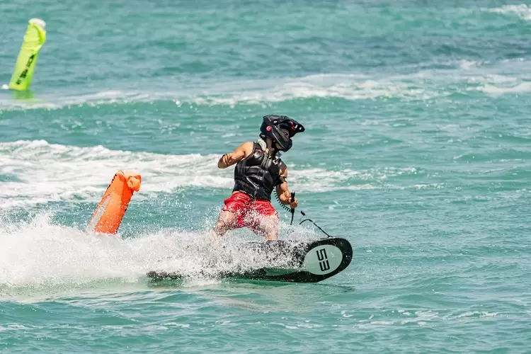 İzeltaş Dünya Motosurf Şampiyonasında heyecan fırtınası başladı