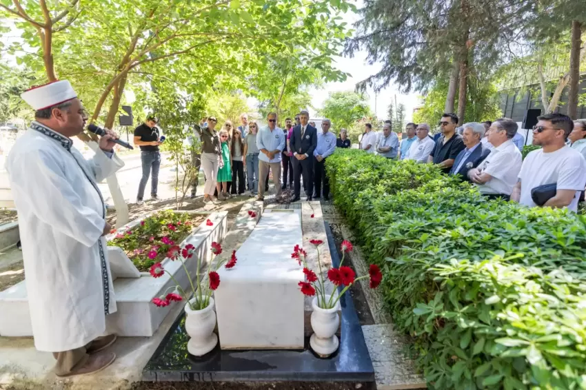 İzmirde merhum Başkan Piriştinaya 22 yıl sonra aynı saygı ve özlem