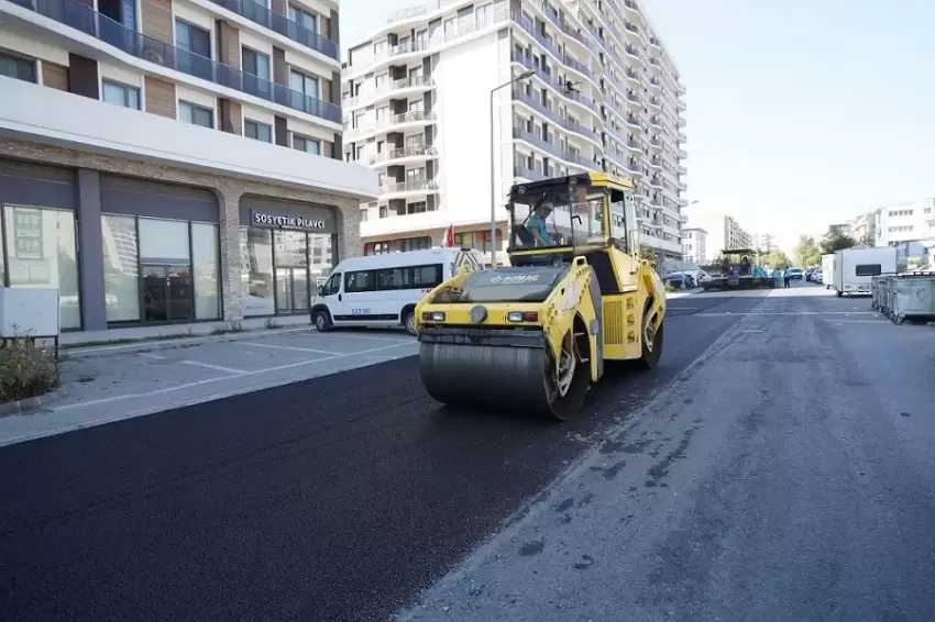 İstanbul Beylikdüzünde yol bakım çalışmaları sürüyor