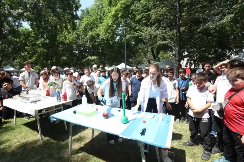 Bursa İnegölde Tübitak 4006-C Bilim Festivali coşkusu