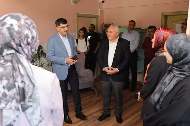 Kütahyada Başkan Kahveciden Özel Eğitim Merkezine ziyaret