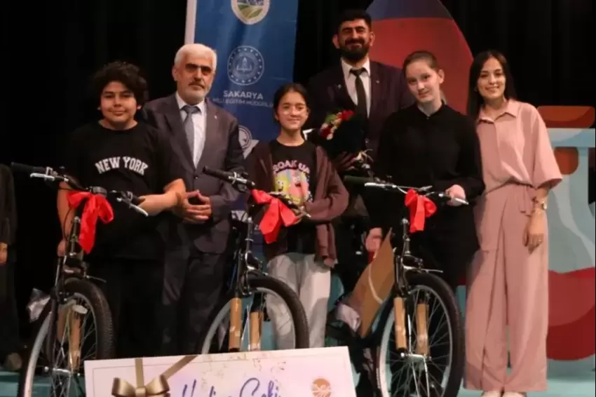 Sakaryada bilim çocukları ödüllerine kavuştu