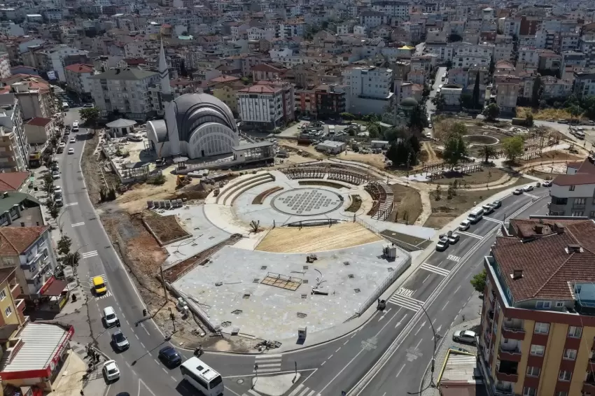 Kocaeli Çayırova Kent Meydanında sona doğru