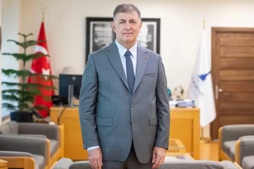 Cemil Tugay CHPden istifa etti Görevini bağımsız sürdürecek