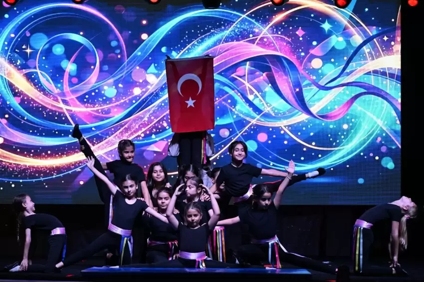 Manisada miniklerden yıl sonu gösterisi