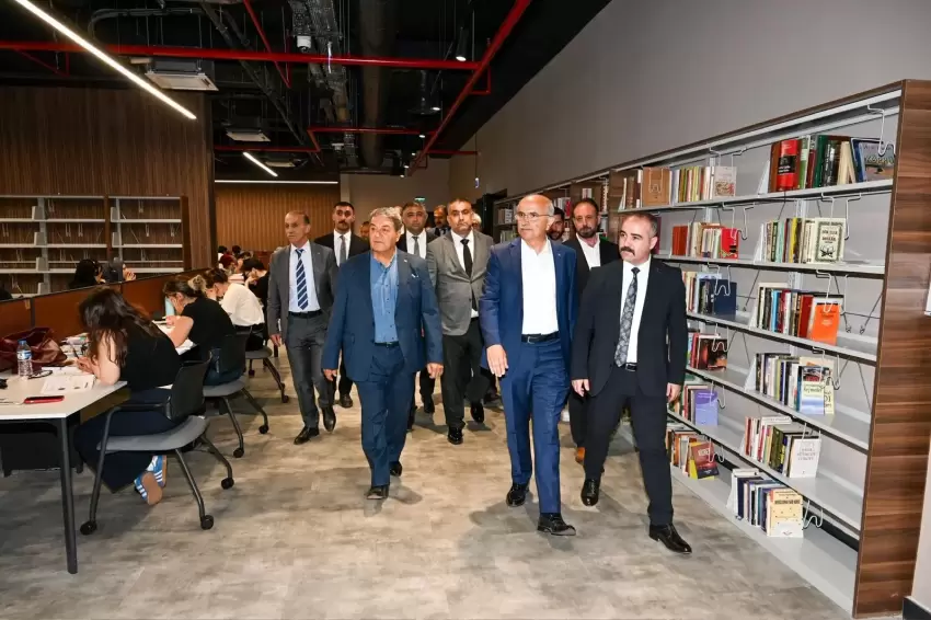 Malatyada Başkan Er, öğrencilere yemek dağıttı