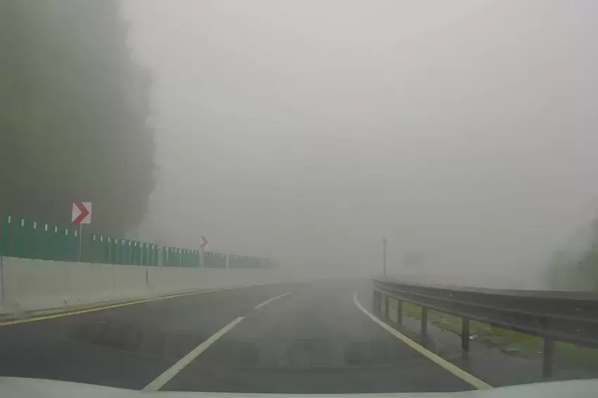 Bolu Dağında sis görüş mesafesini düşürdü