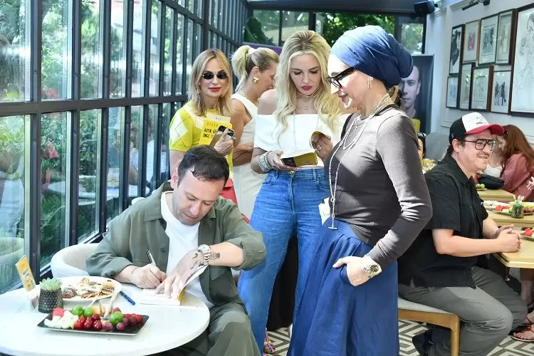 Özgür Aras 14üncü kitabını görkemli davetle tanıttı