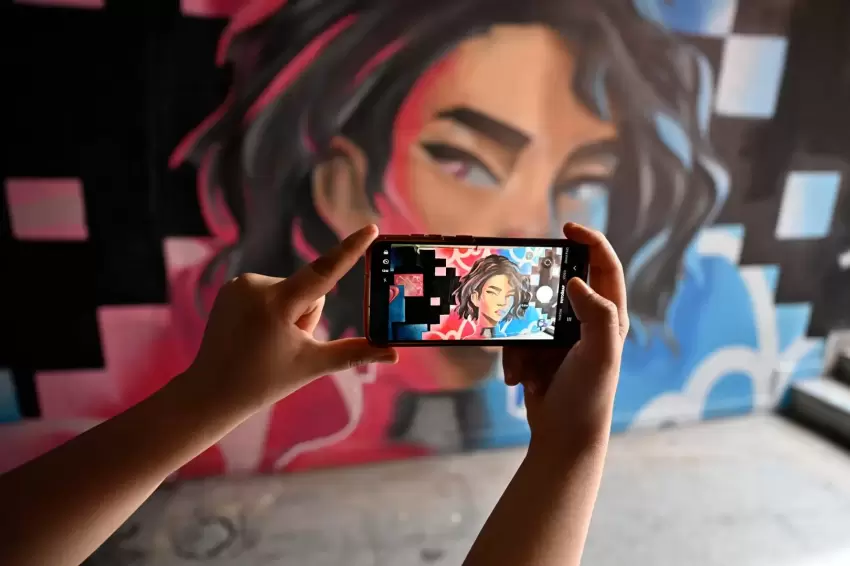 Farabi Alt Geçidinde grafiti dokunuşu