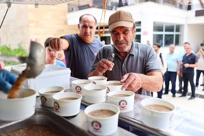 Denizli Büyükşehirden 3 noktada 10 bin kişilik aşure hayrı