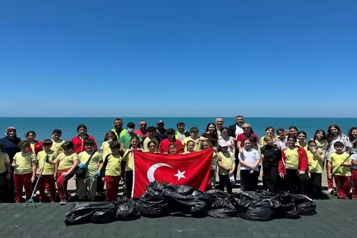 Trabzonda Ayasofya sahilinde çevre temizliği etkinliği