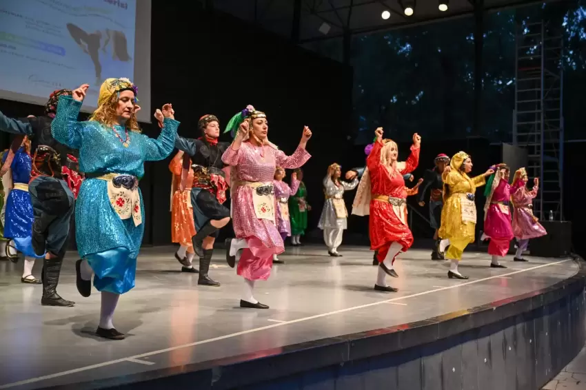 Bornovada dansın renkleri büyüledi