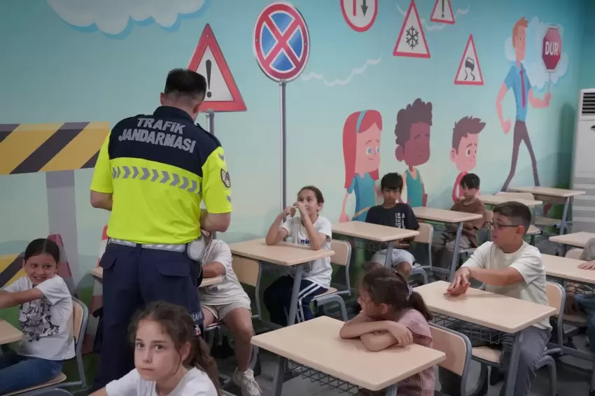 Kocaelide binlerce öğrenci kuralları Büyükşehirle öğrendi