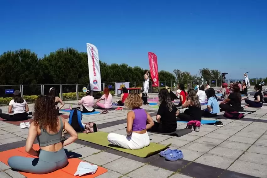 İstanbul Maltepede yoga için buluştular