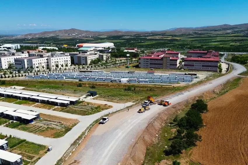 Malatyada yol açma çalışmaları sürüyor