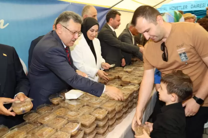 Trabzonda 3 bin kişiye aşure ikramı