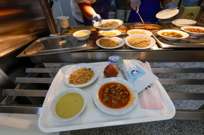İzmirde krize karşı 25 TLlik sofra