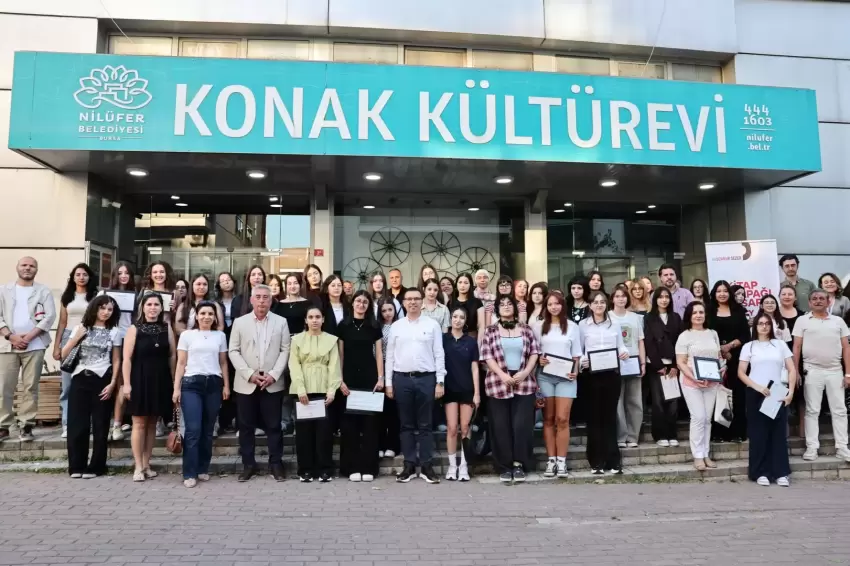 Bursa Nilüferde liseliler kitap kapaklarıyla yarıştı