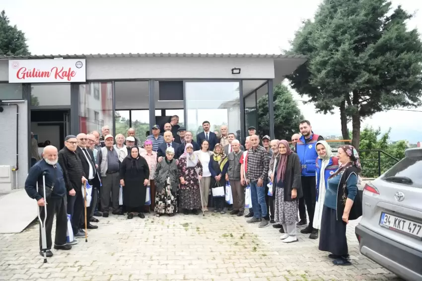 Trabzonda huzurevi sakinlerine anlamlı ziyaret