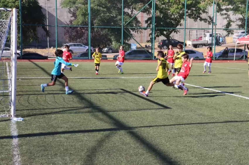 Kocaelide İzmitin Kurtuluşu Futbol Şenliği başladı