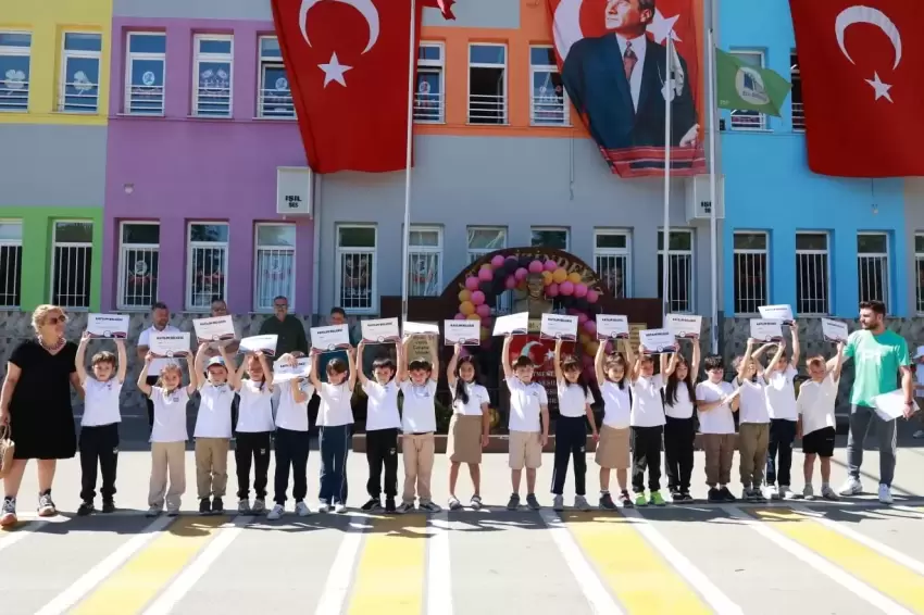 Bursa Osmangazide 400 öğrenciye ücretsiz tenis eğitimi