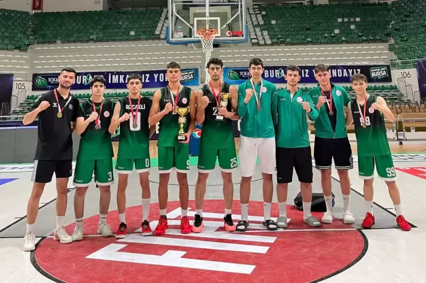 Çayırovanın genç basketbolcuları Marmara bölge şampiyonu oldu