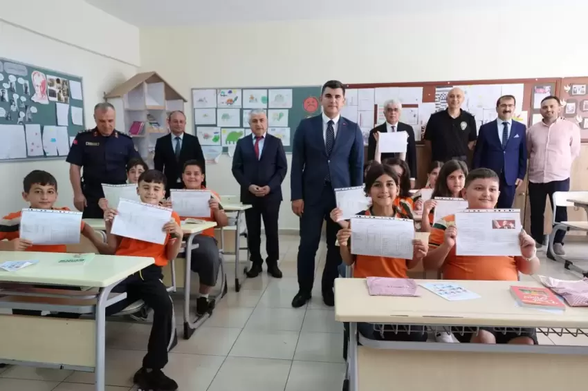 Artvinde 22 bin 592 öğrenci karne heyecanı yaşadı