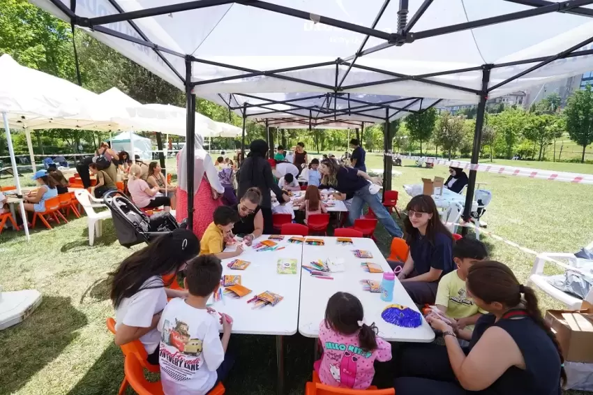 İstanbul Beylikdüzünde karne sevinci şenliğe dönüştü