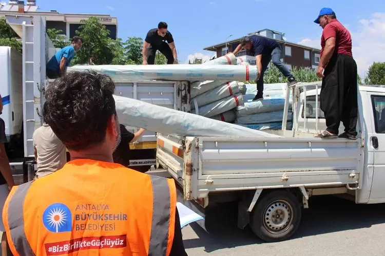 Antalya Büyükşehirden Gazipaşalı üreticilere naylon desteği