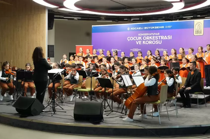 Kocaelide geleceğin sanatçıları ayakta alkışlandı