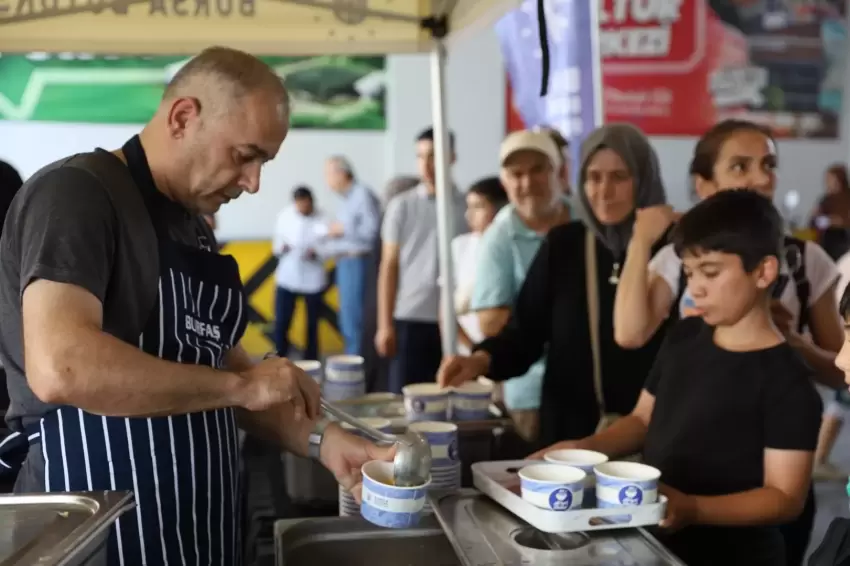 Bursa Büyükşehir ikramlara Gürsuda devam etti