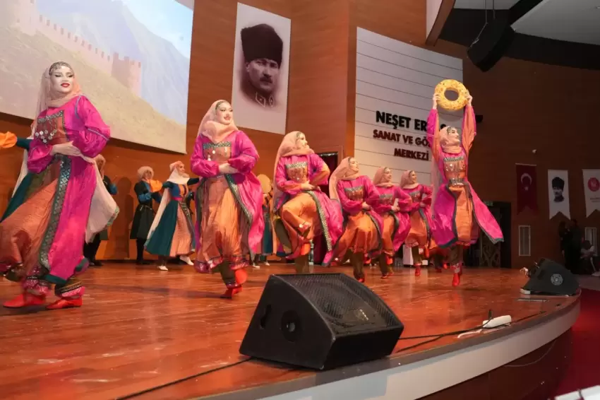 Kuzey Kafkasya Kültür ve Sanat Festivalinde renkli görüntüler