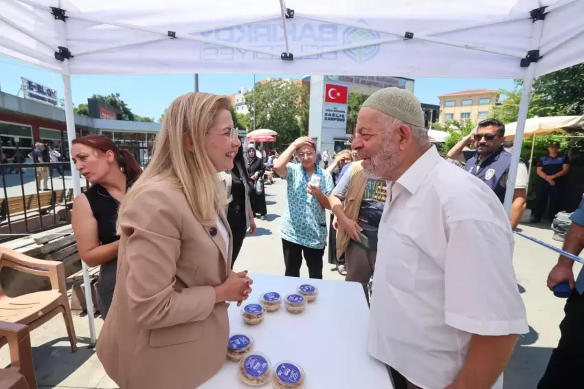 İstanbul Bakırköyde binlerce kişiye aşure ikramı