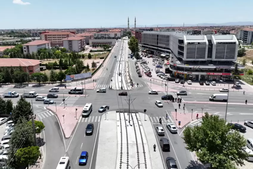 Konyada tramvay hattı enerji montajı sürüyor