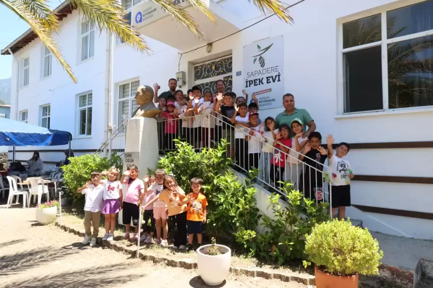Antalyada köy okulu ipek evine dönüştü
