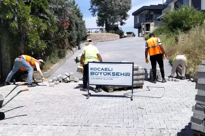 Gölcük Halıderede 3 sokakta parke yollar yenilendi
