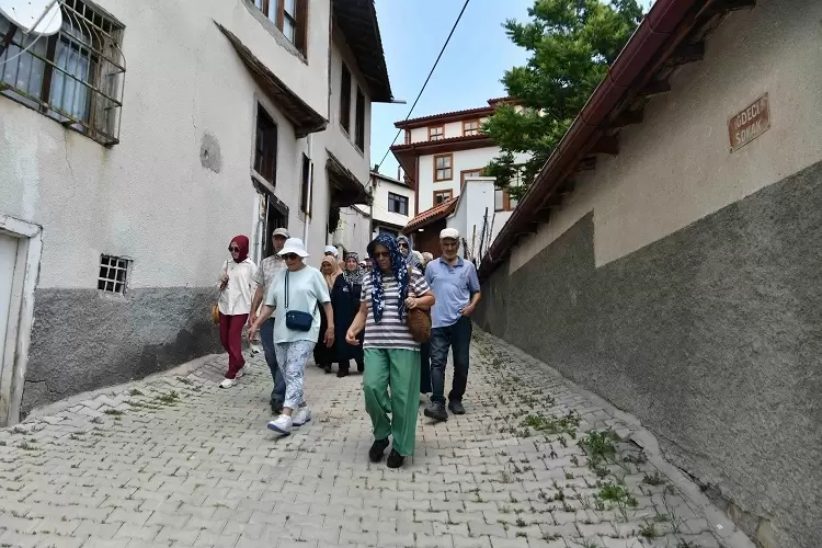 Başkentliler Ankarayı ücretsiz Kent Gezileriyle keşfediyor