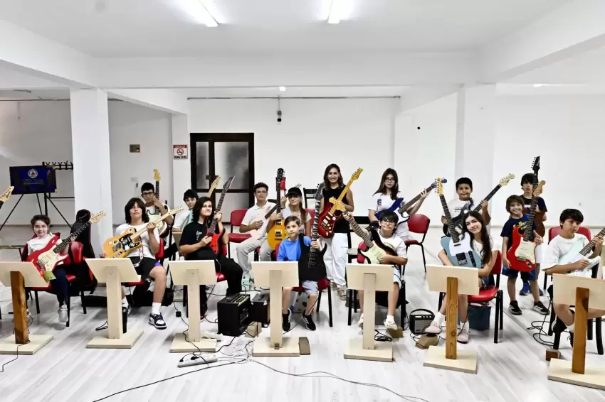 Antalya Muratpaşada Değirmenönünde gitarın dört hali