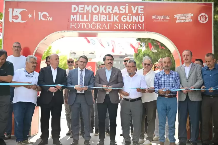 Yıldırımda 15 Temmuz ruhu fotoğraf sergisiyle yaşatılıyor