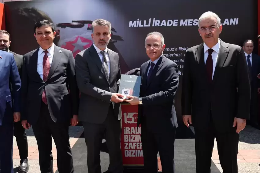 Bursada 15 Temmuz programı şehitler anması ile başladı