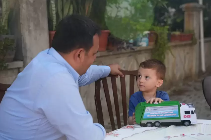 Muğla Dalamanda çöp kamyonu sevgisi oyuncağa dönüştü