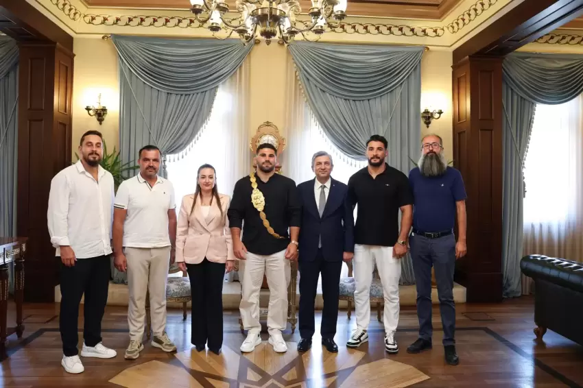 Antalyada Başpehlivan Erkan Taştan Vali Şahine ziyaret