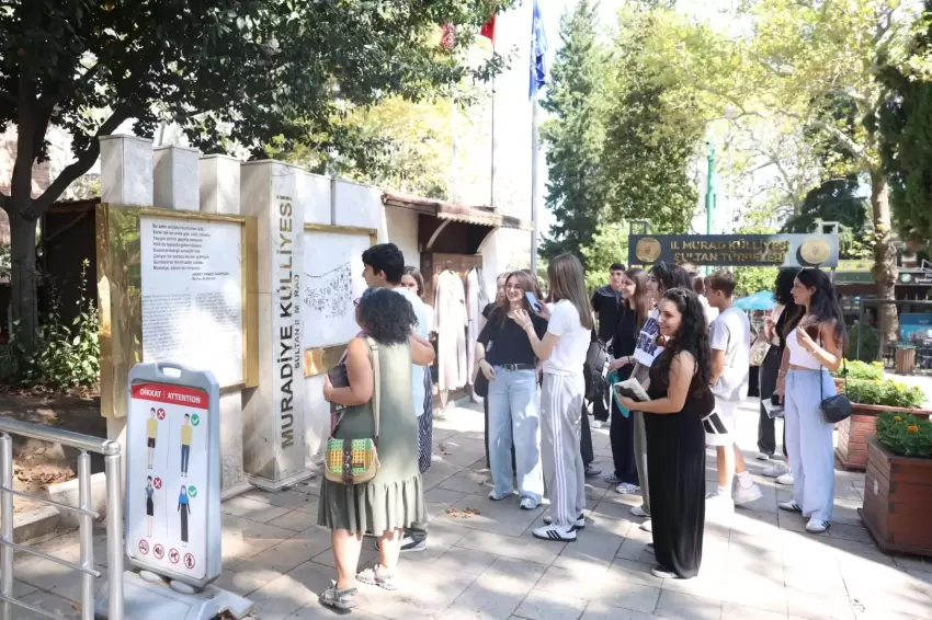 Bursa Osmangazide gençler Tanpınarın satırlarından tarihe yürüdü