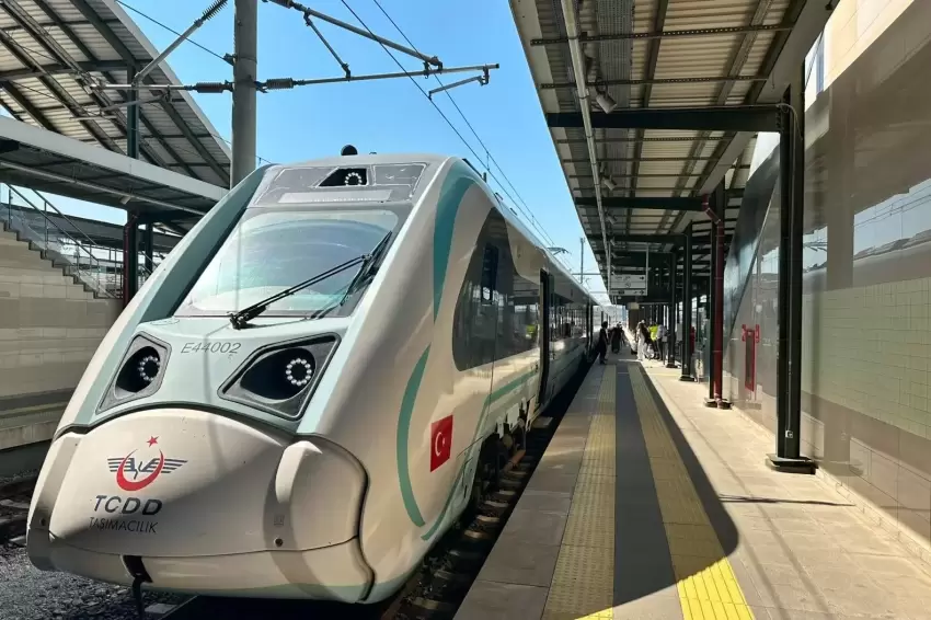 Millî elektrikli tren seti Trakyada ilk seferine çıktı